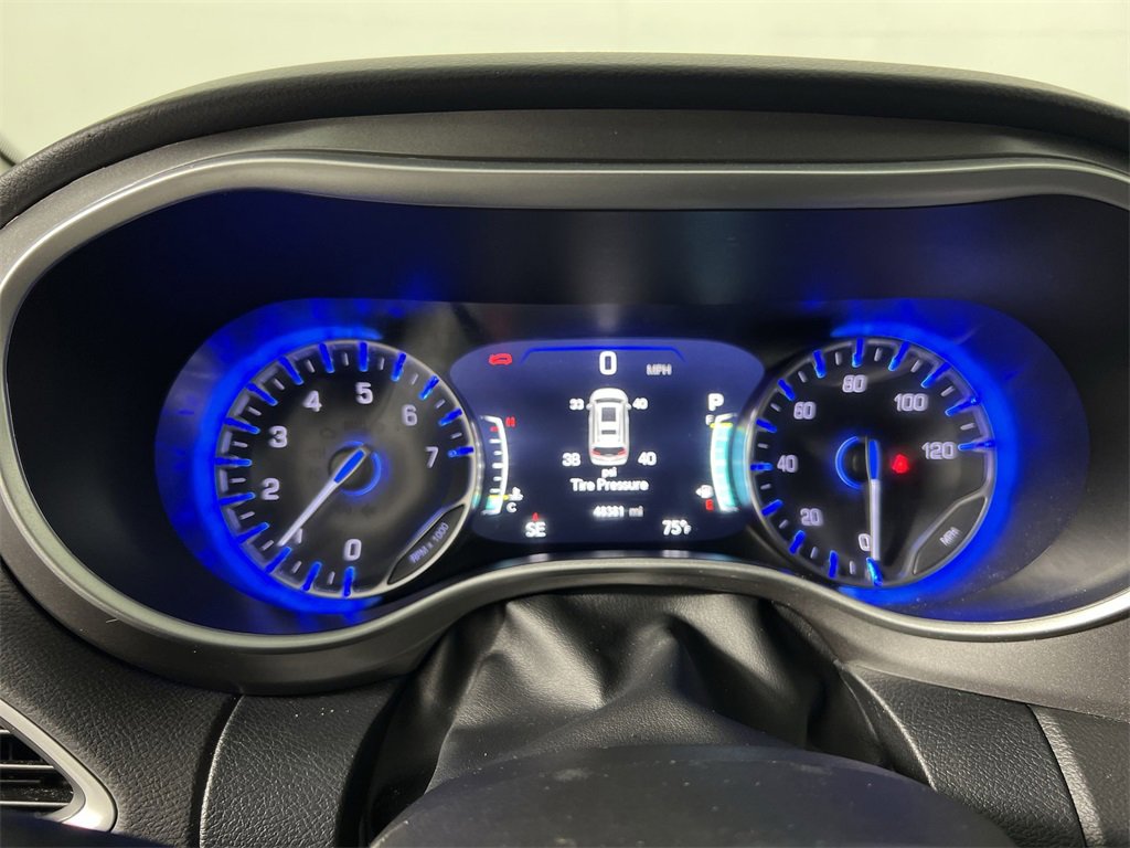 Used 2024 Chrysler Pacifica Touring-L image 10