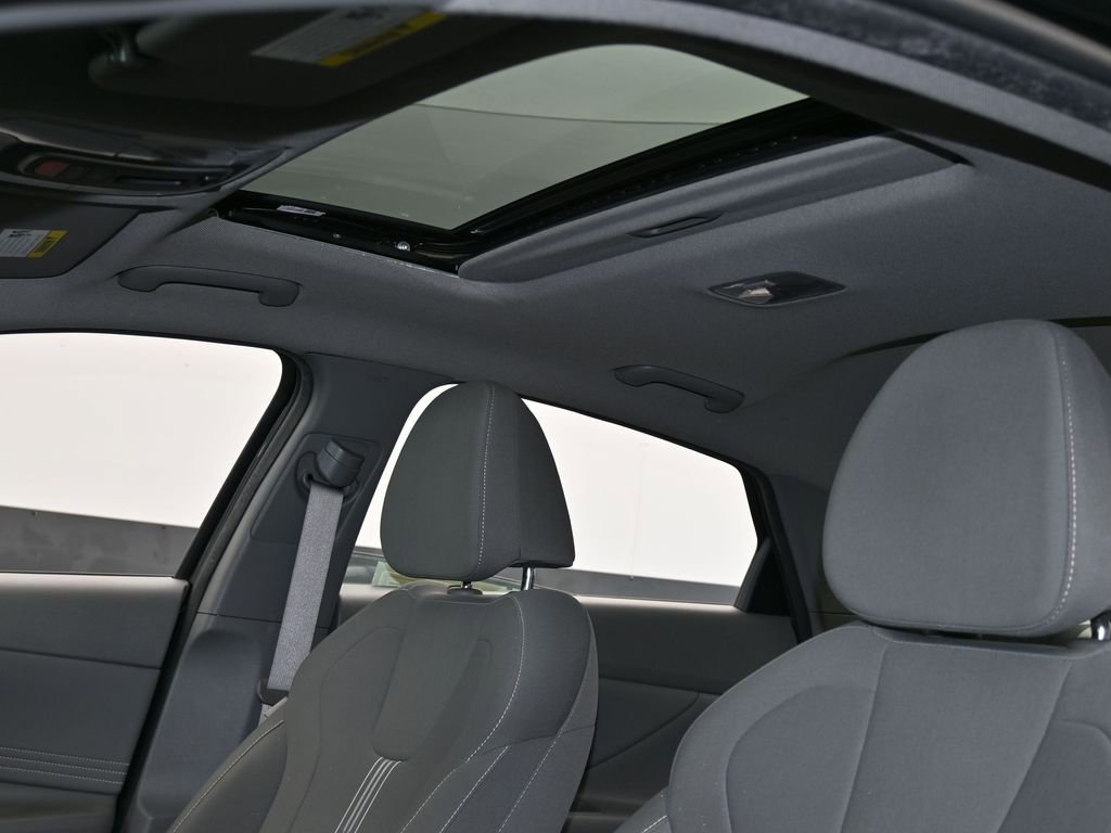 Used 2022 Hyundai Elantra SEL w/ Convenience + Premium Package image 11