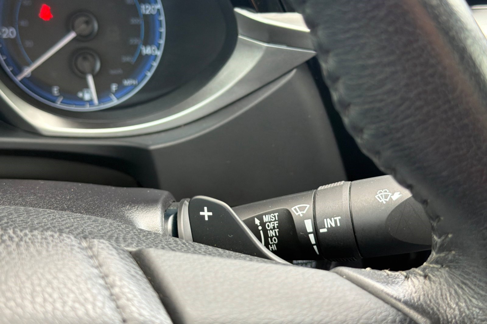 Used 2015 Toyota Corolla S Premium FWD image 32