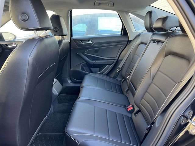 Certified 2023 Volkswagen Jetta SE w/ Panoramic Sunroof Package image 13
