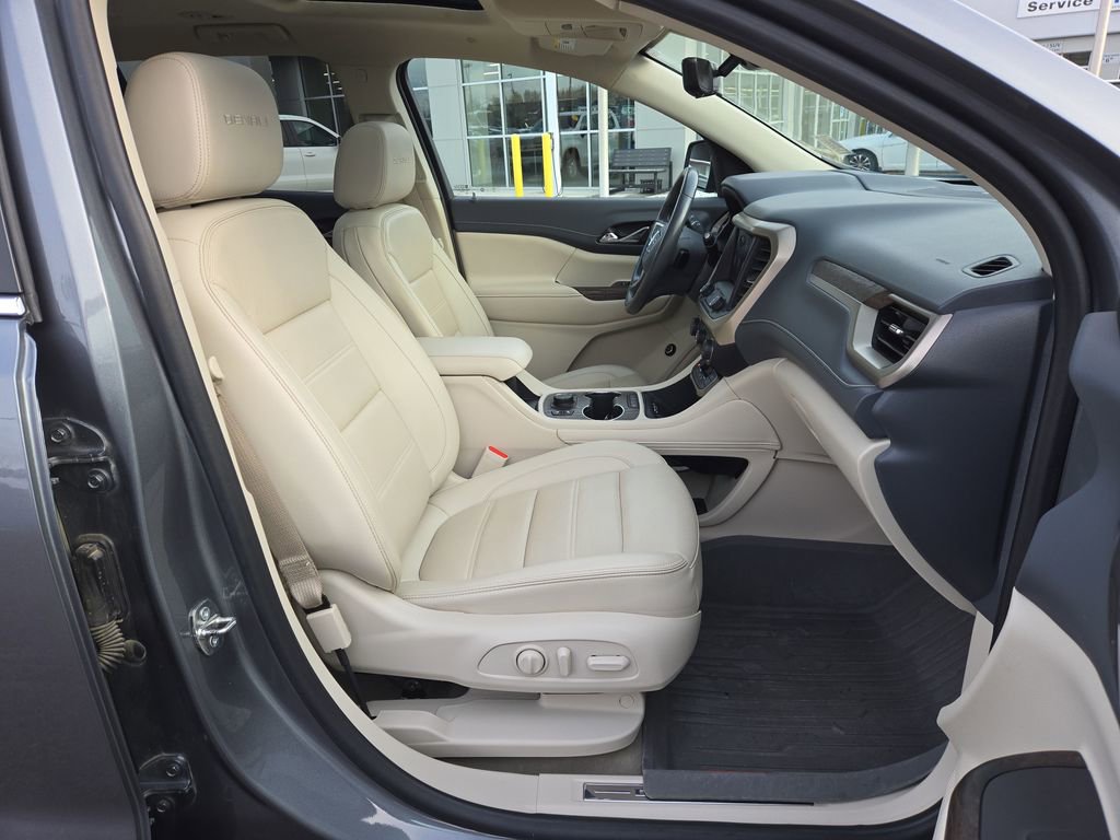 Used 2022 GMC Acadia Denali image 18