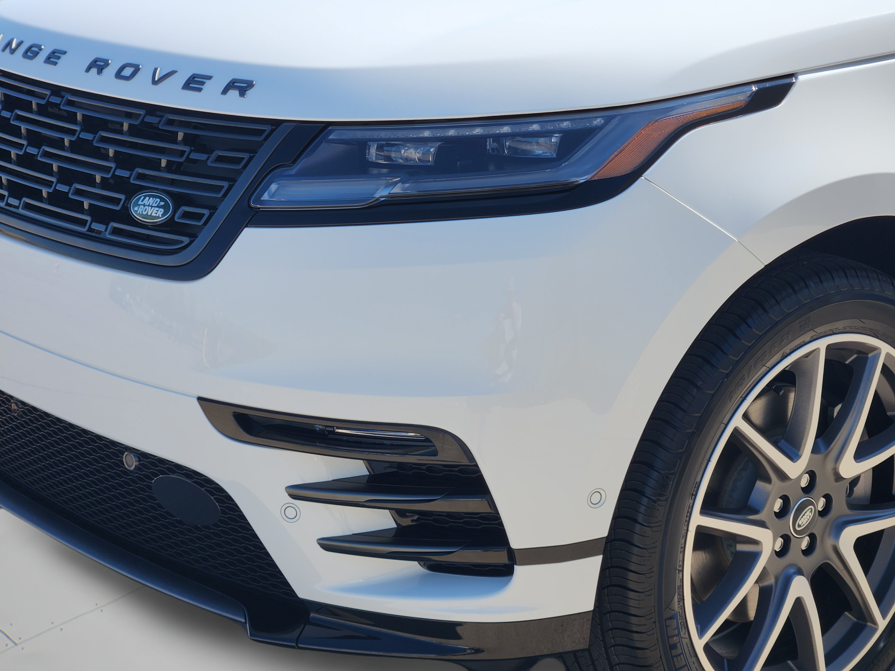 New 2026 Land Rover Range Rover Velar Belgravia AWD/4WD image 32