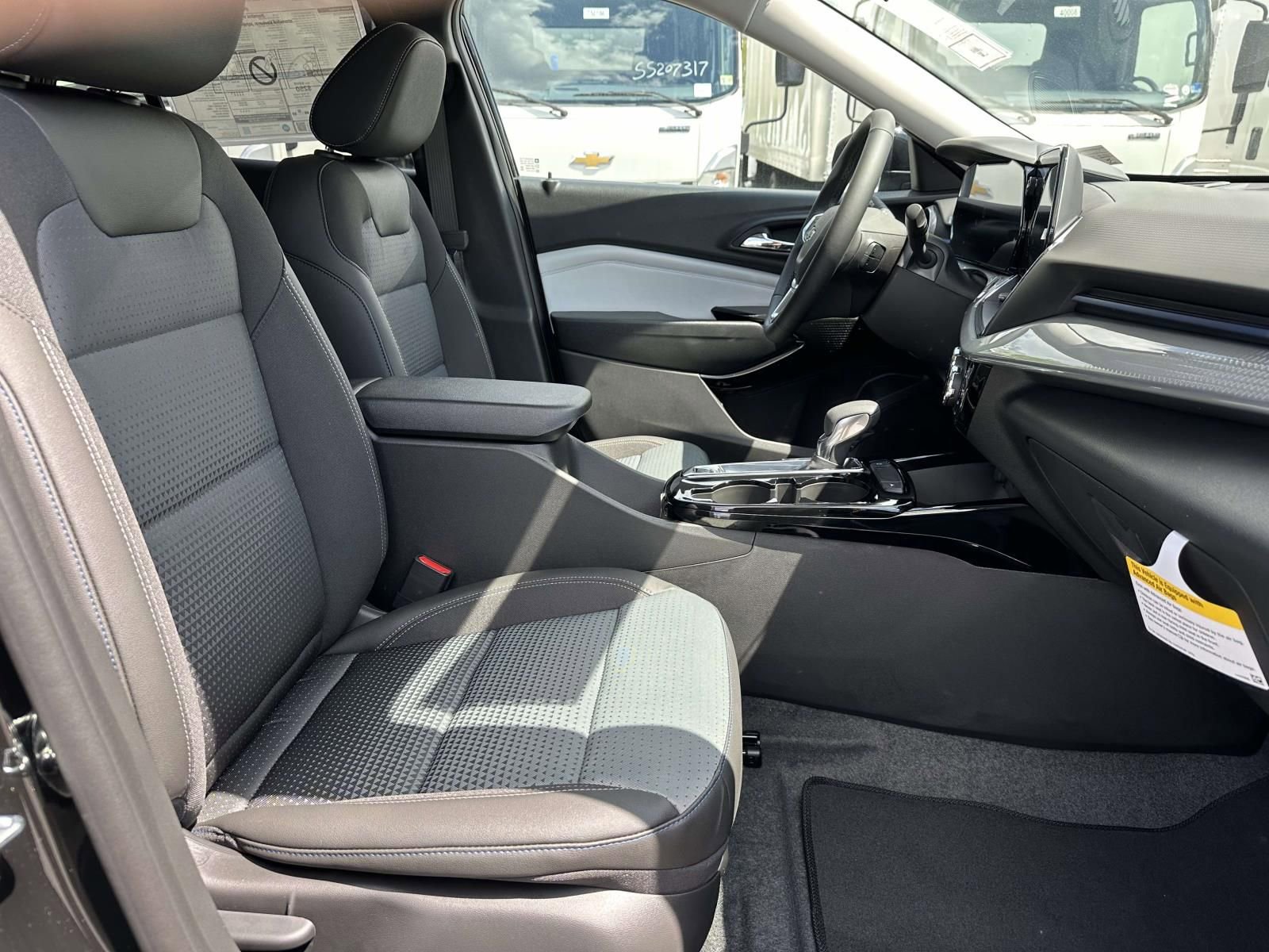 New 2026 Chevrolet Trax LT w/ Driver Confidence Package FWD image 25