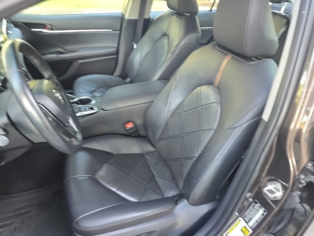 Used 2018 Toyota Camry XLE FWD image 13