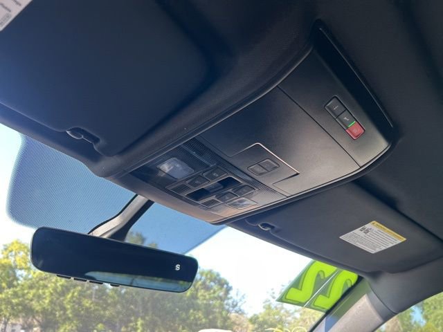 Used 2022 Volkswagen Atlas Cross Sport SE image 11