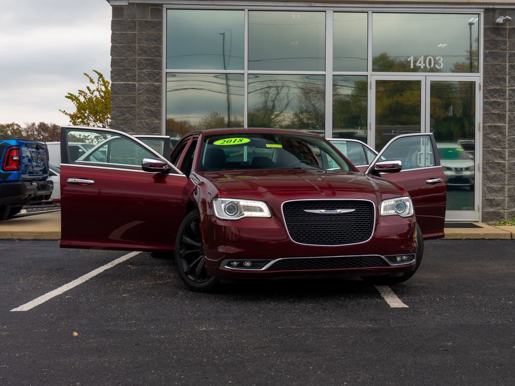 Used 2018 Chrysler 300 Touring L image 3