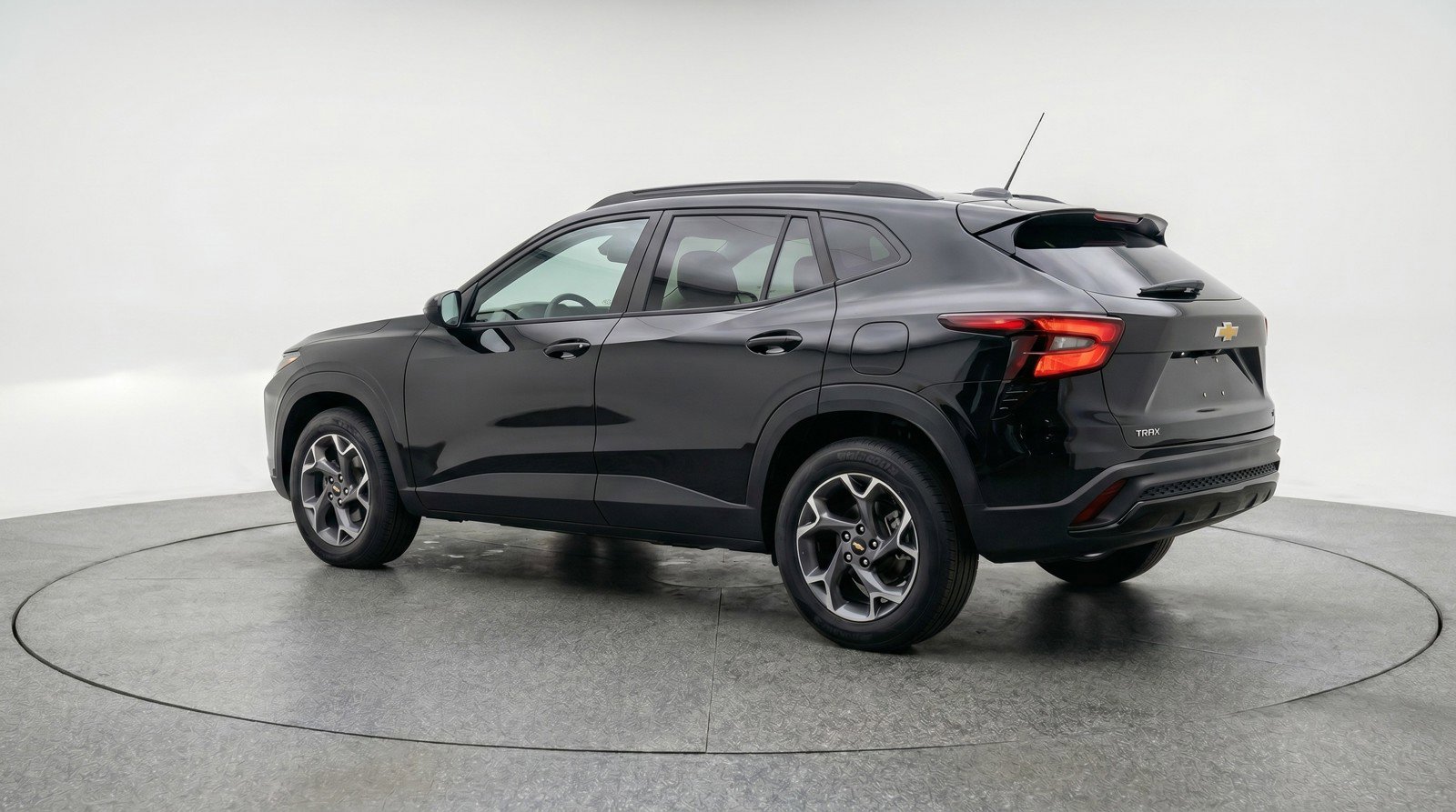Used 2025 Chevrolet Trax LT FWD image 6