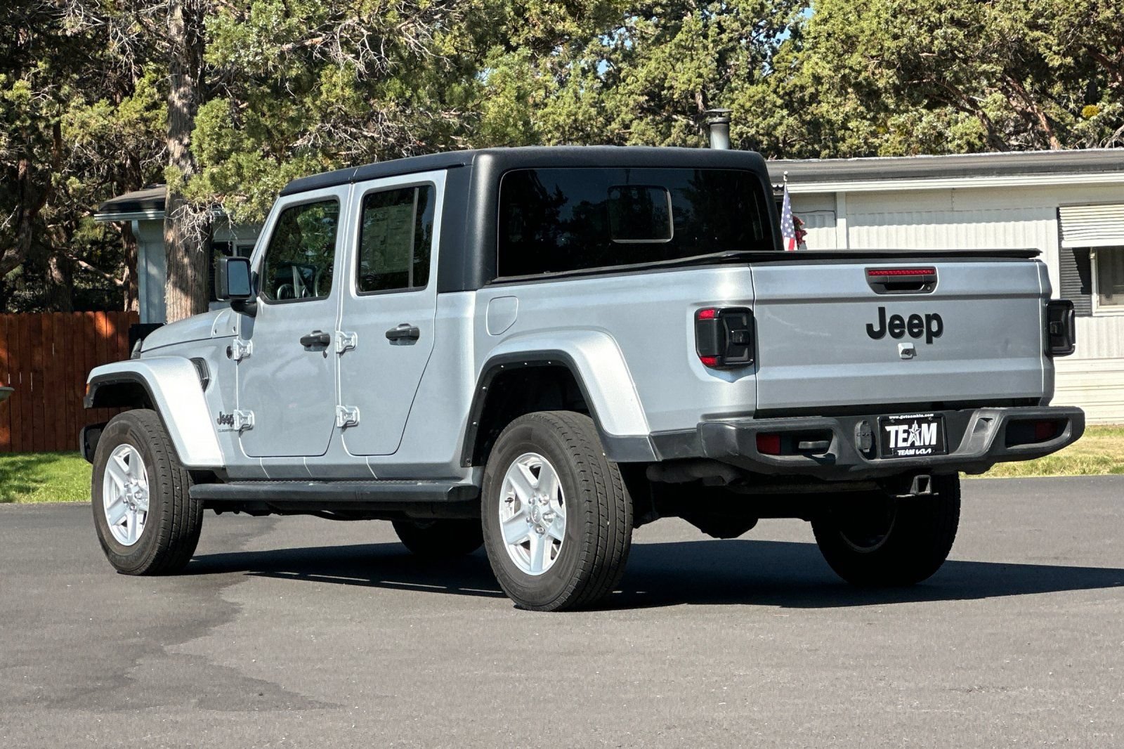 Used 2023 Jeep Gladiator Sport AWD/4WD image 6