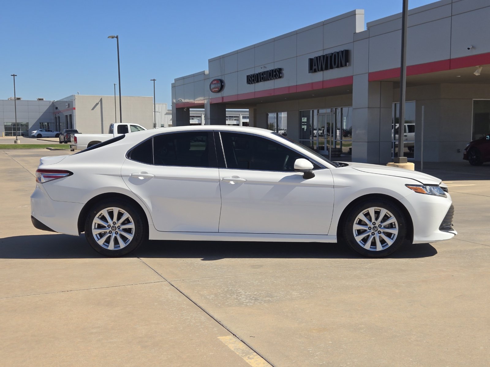 Used 2018 Toyota Camry LE FWD image 7
