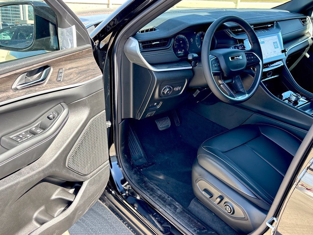 New 2027 Jeep Grand Cherokee Limited AWD/4WD image 7