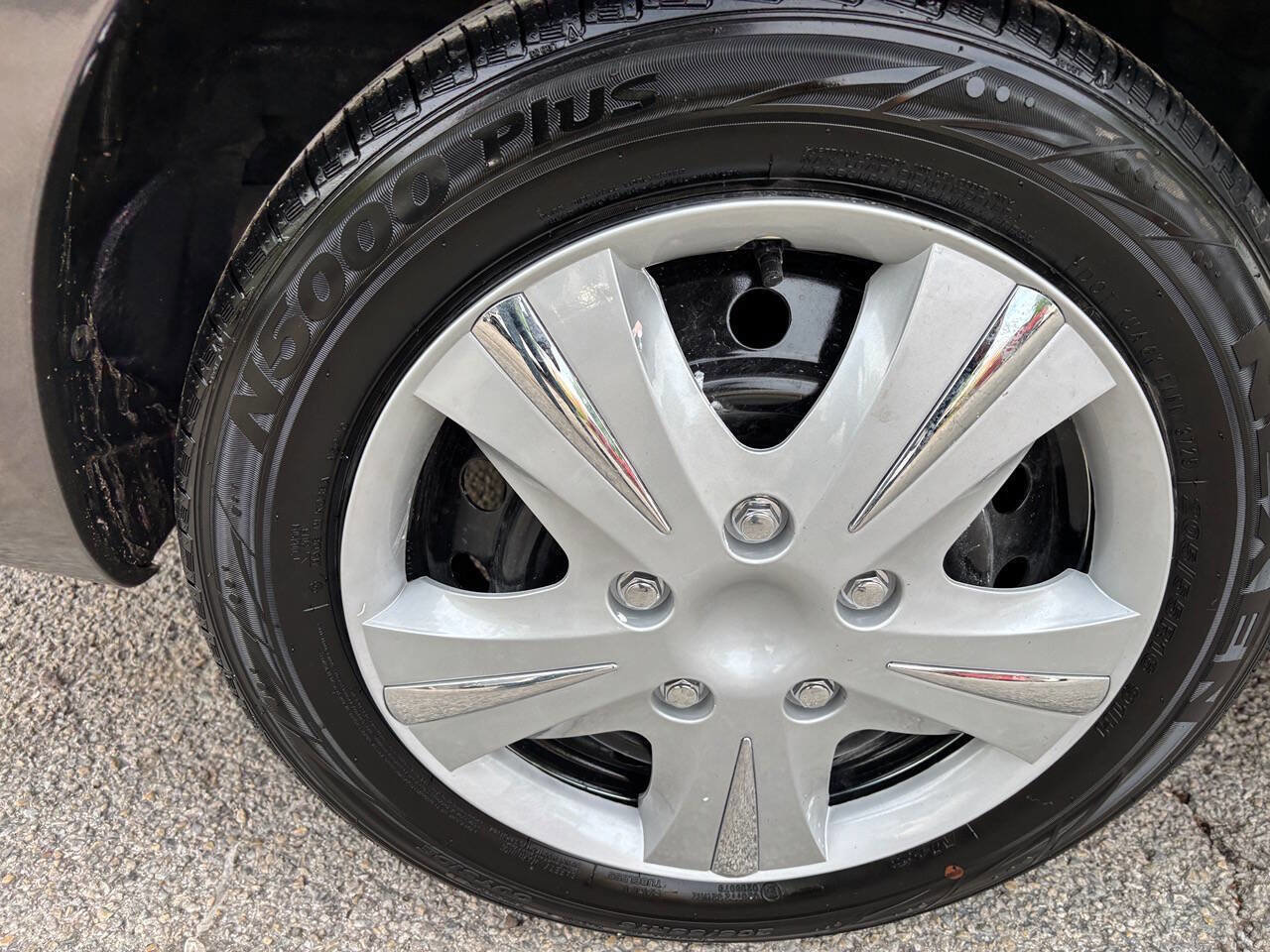 Used 2013 Toyota Corolla LE image 25