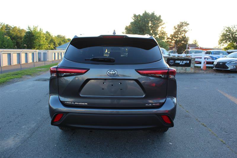 Used 2021 Toyota Highlander XLE AWD/4WD image 6