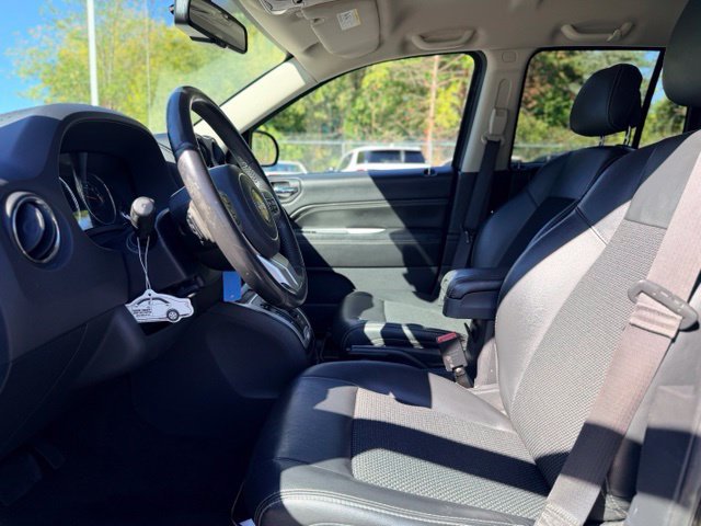 Used 2017 Jeep Compass Latitude FWD image 6