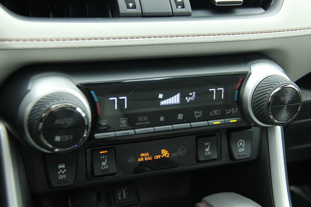 Used 2025 Toyota RAV4 XLE Premium image 17