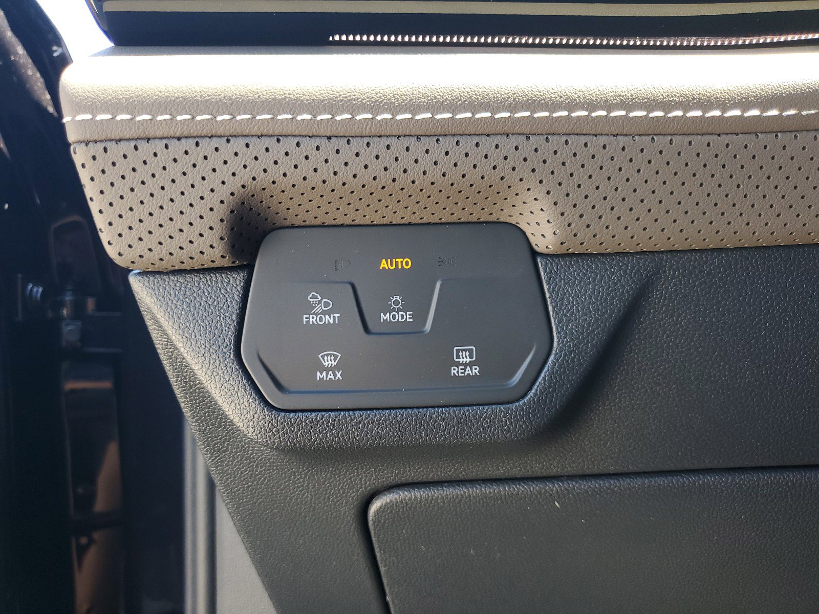 New 2025 Volkswagen Atlas SEL image 33