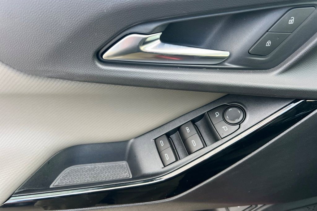 New 2026 Chevrolet Equinox LT w/ Convenience Package II image 8