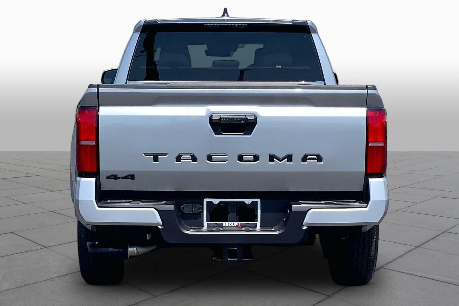 Used 2025 Toyota Tacoma SR5 AWD/4WD image 5