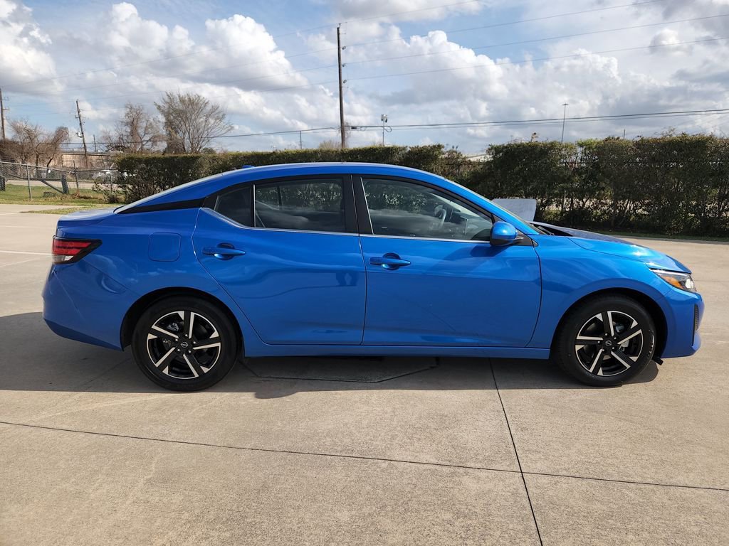 Used 2025 Nissan Sentra SV FWD image 4