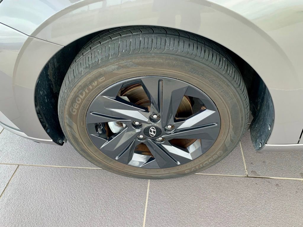 Used 2022 Hyundai Elantra SEL w/ Convenience Package FWD image 10