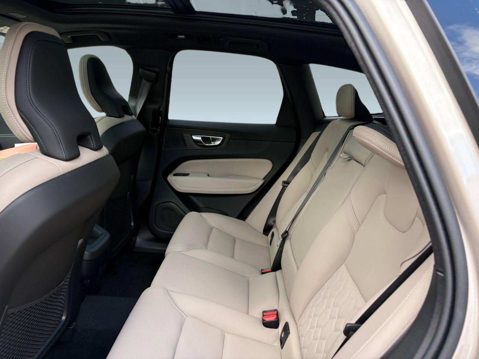 Certified 2026 Volvo XC60 B5 Plus w/ Climate Package AWD/4WD image 23