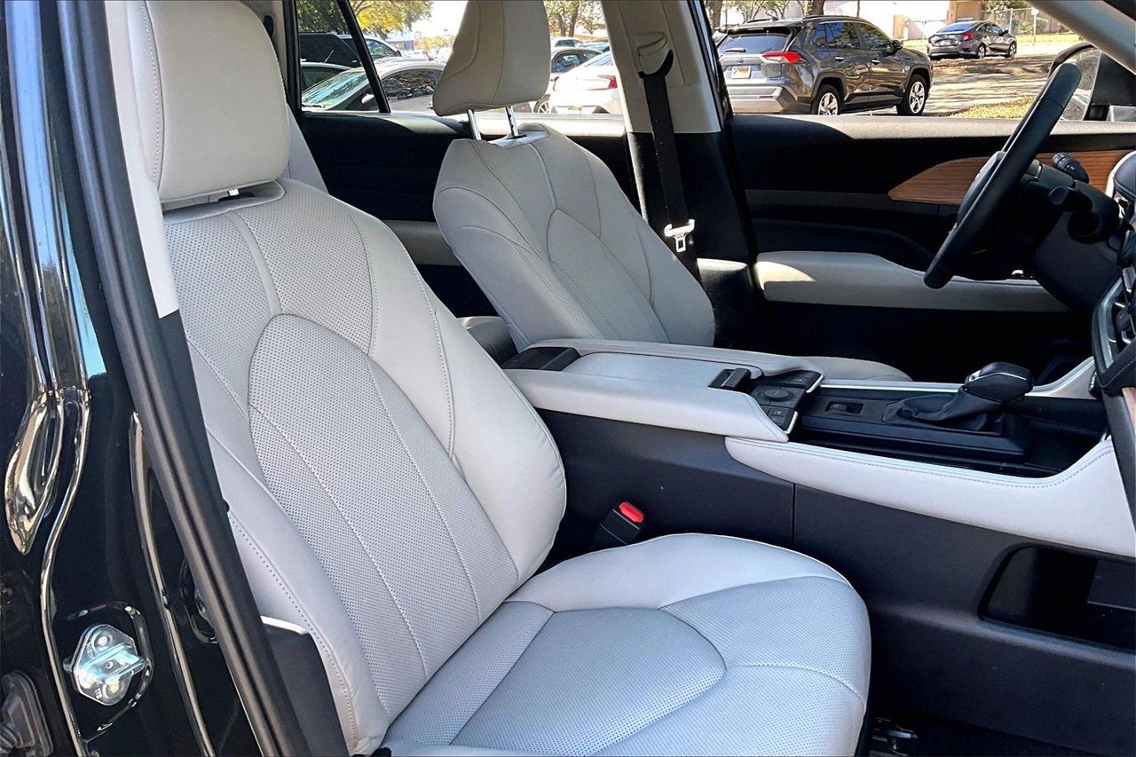 Used 2025 Toyota Grand Highlander AWD Hybrid image 26