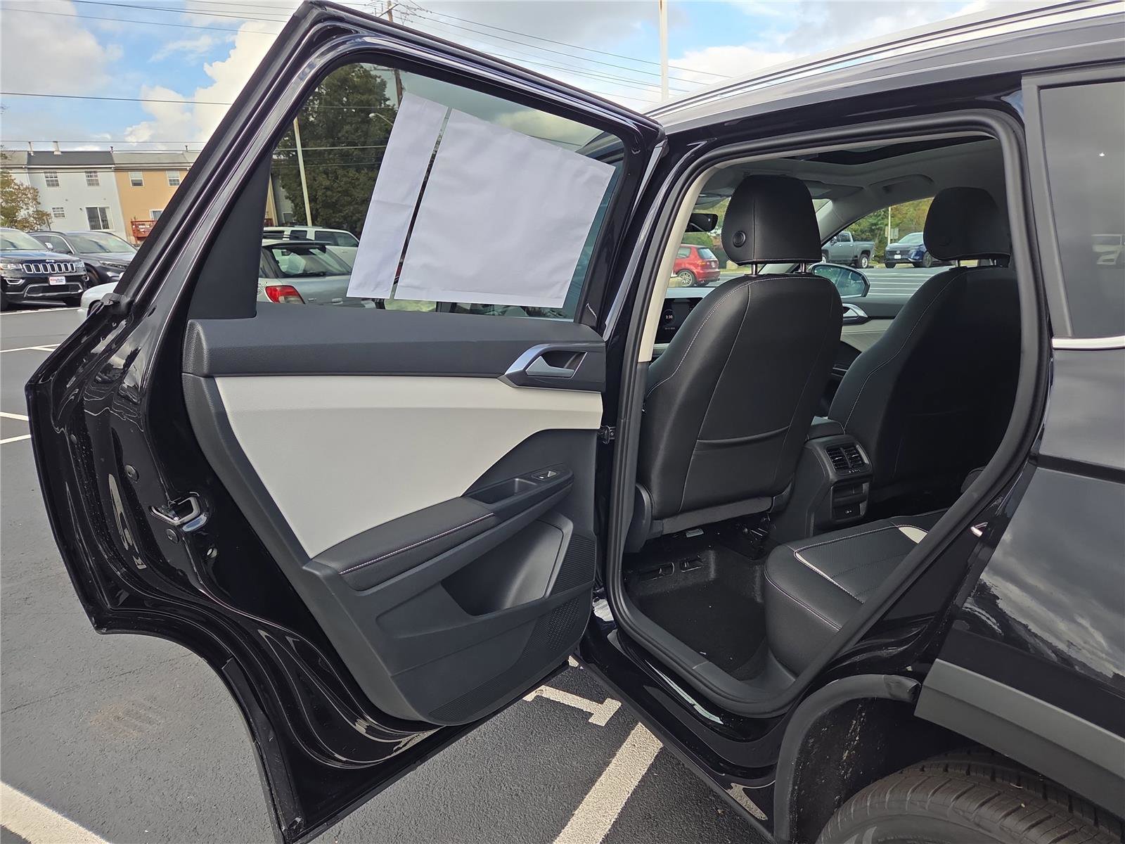 New 2025 Volkswagen Taos SEL image 25