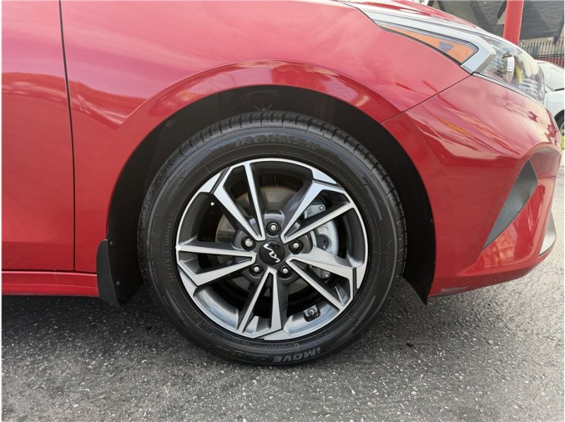 Used 2024 Kia Forte LXS w/ LXS Technology Package image 9