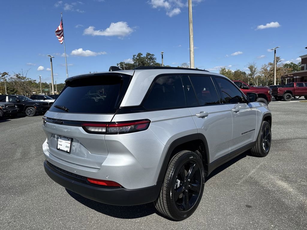 New 2025 Jeep Grand Cherokee Altitude image 3