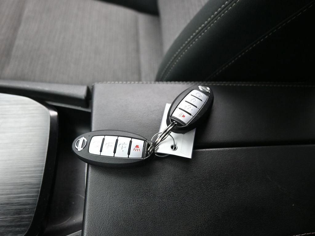 Used 2021 Nissan Rogue SV image 17