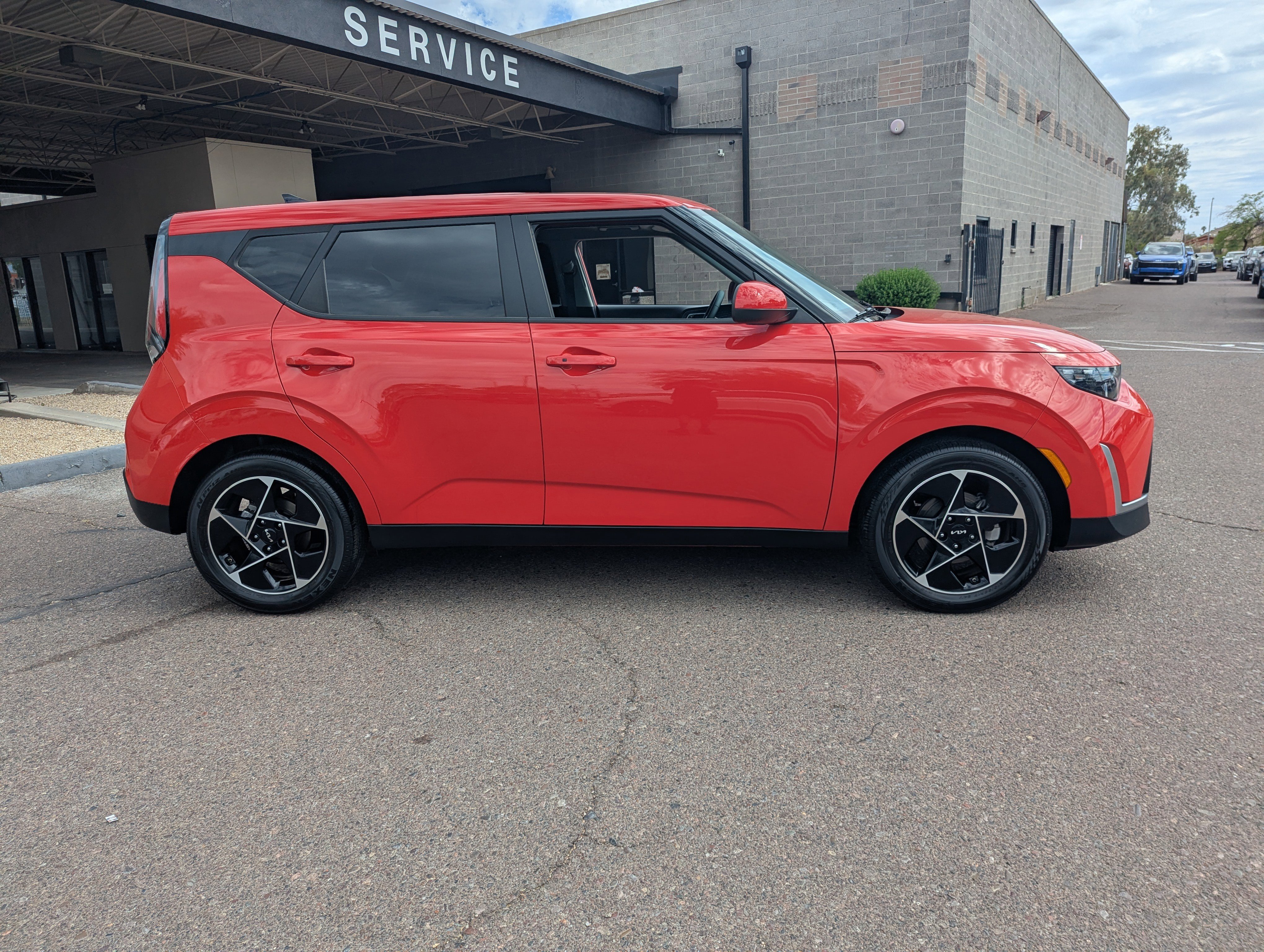 Certified 2024 Kia Soul EX FWD image 2