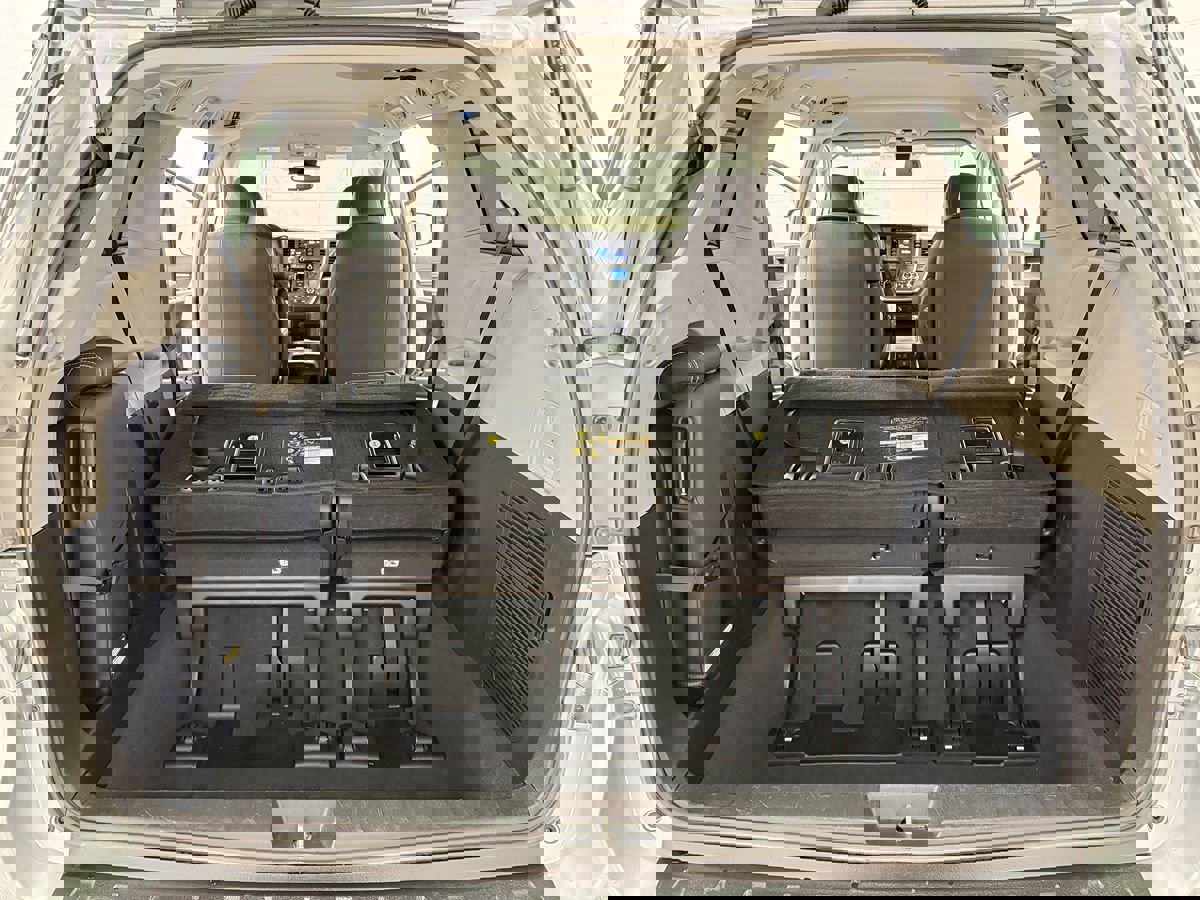 Used 2020 Toyota Sienna SE image 25