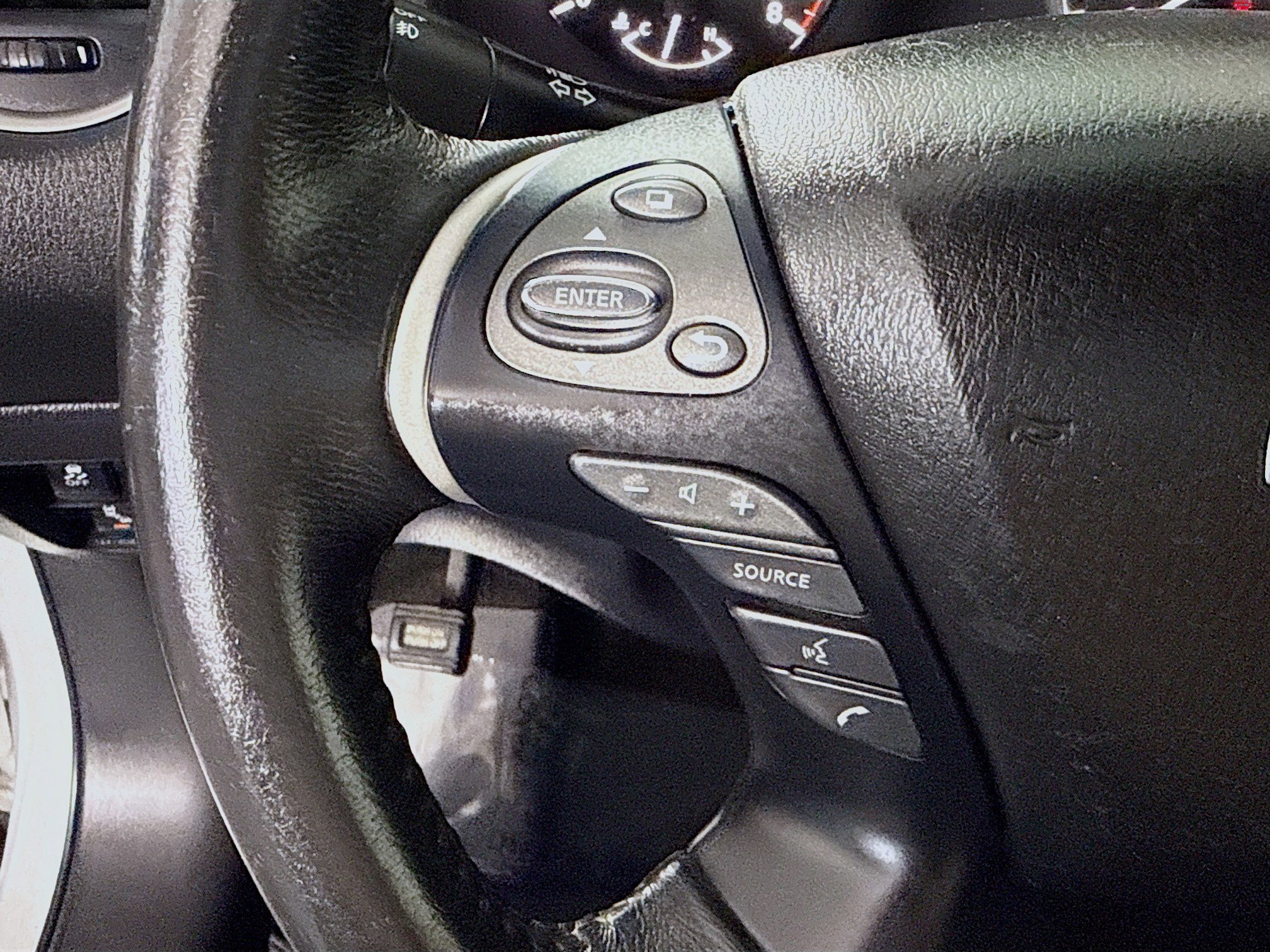 Used 2019 Nissan Pathfinder SV image 14