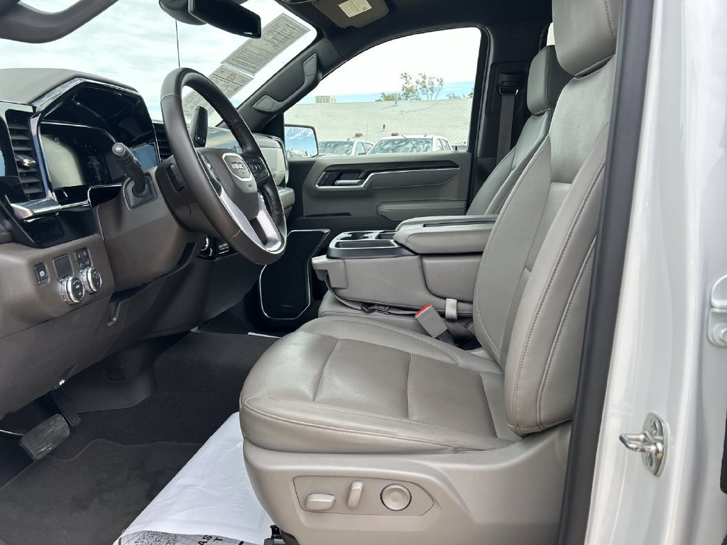 Certified 2026 GMC Sierra 1500 SLT RWD image 17