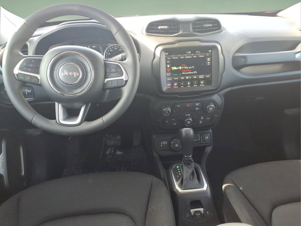 Used 2023 Jeep Renegade Latitude AWD/4WD image 7