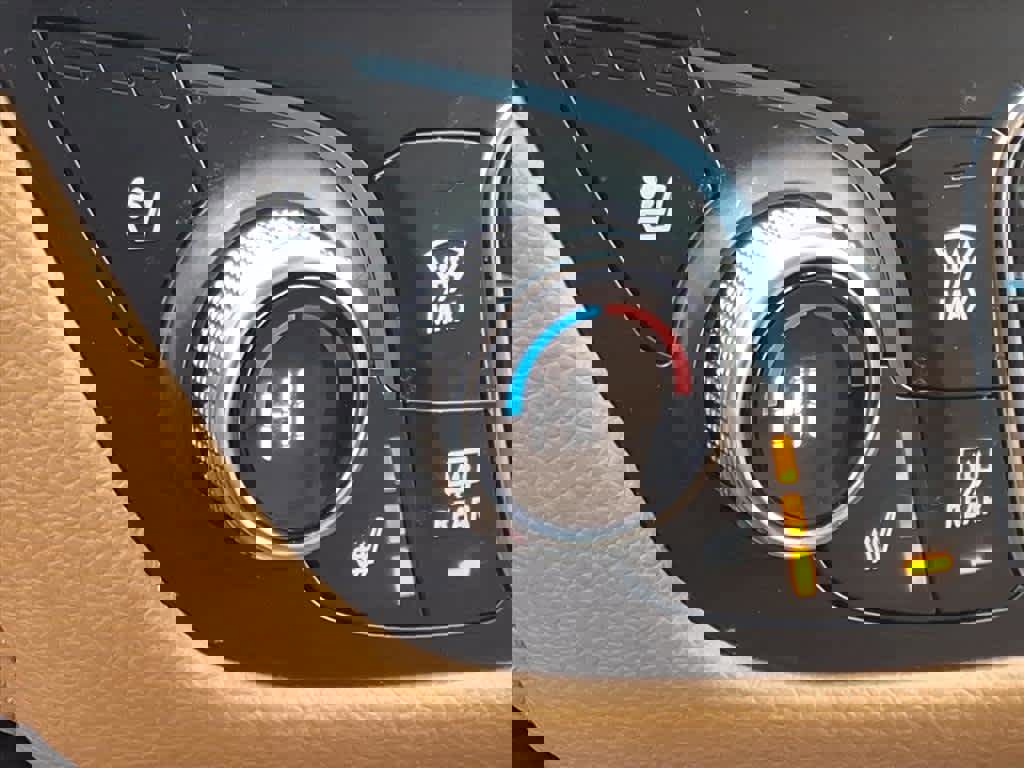 Used 2019 Chevrolet Equinox Premier image 17