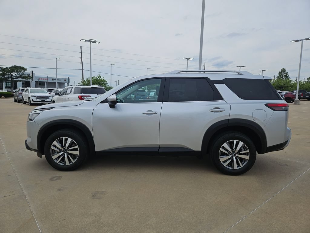 Used 2025 Nissan Pathfinder SL AWD/4WD video 4
