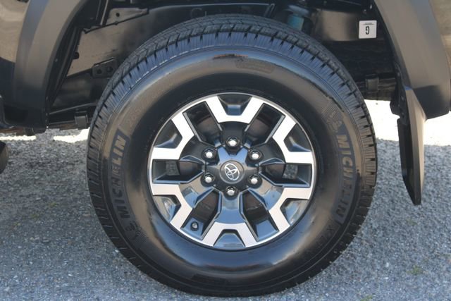 Used 2021 Toyota Tacoma TRD Off-Road w/ Technology Package image 12