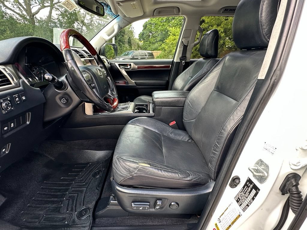 Used 2016 Lexus GX 460 w/ Premium Package AWD/4WD image 18