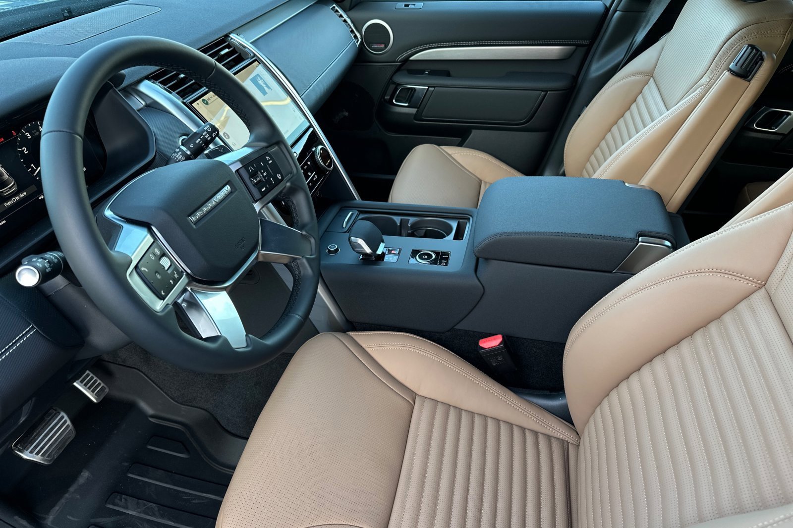 New 2025 Land Rover Discovery Dynamic SE image 9