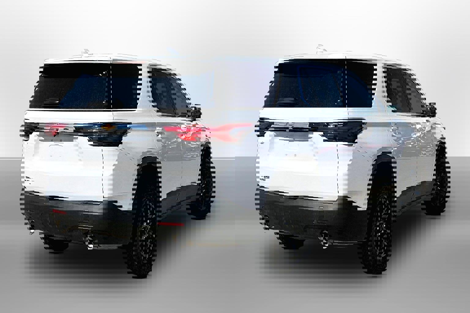 Used 2022 Chevrolet Traverse LS FWD image 10