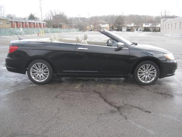 Used 2011 Chrysler 200 Limited image 4