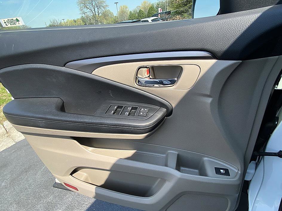 Used 2021 Honda Pilot EX image 9