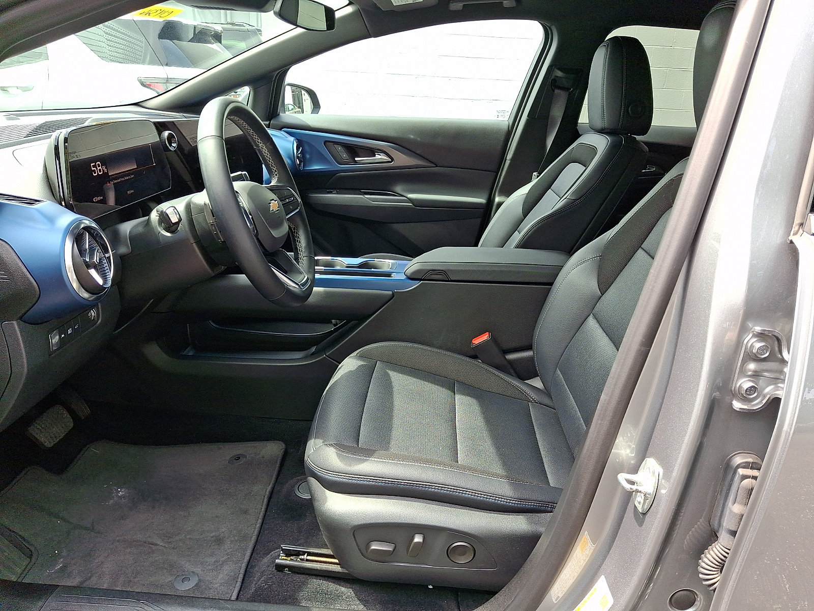 Certified 2025 Chevrolet Equinox EV LT w/ Convenience Package FWD image 15