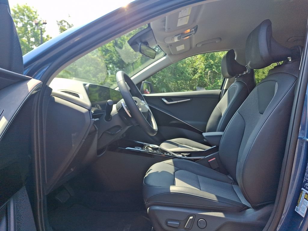 Used 2025 Kia Niro EX w/ EX Cold Weather Package FWD image 14
