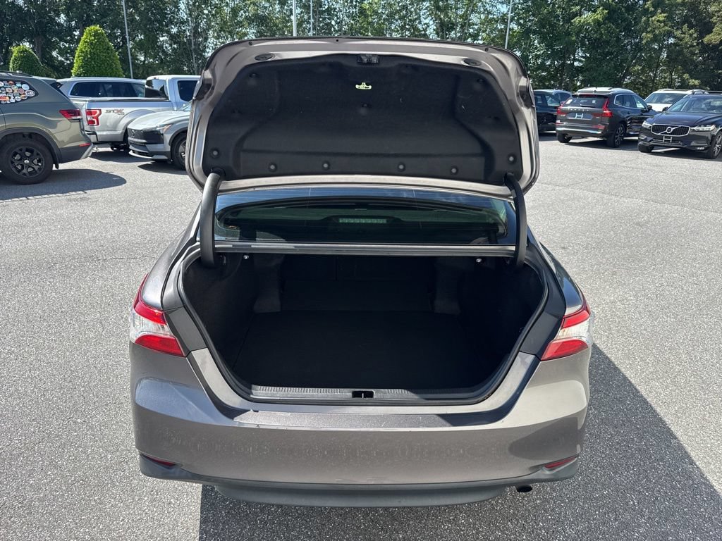 Used 2018 Toyota Camry LE FWD image 10