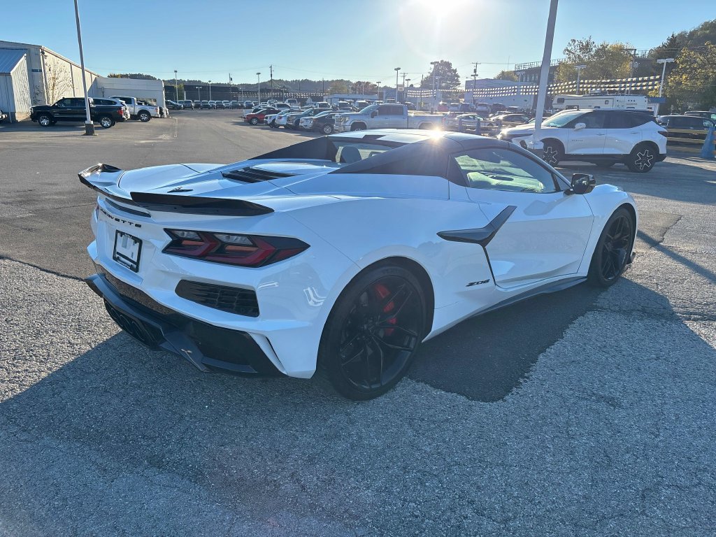 Used 2025 Chevrolet Corvette Z06 RWD image 5