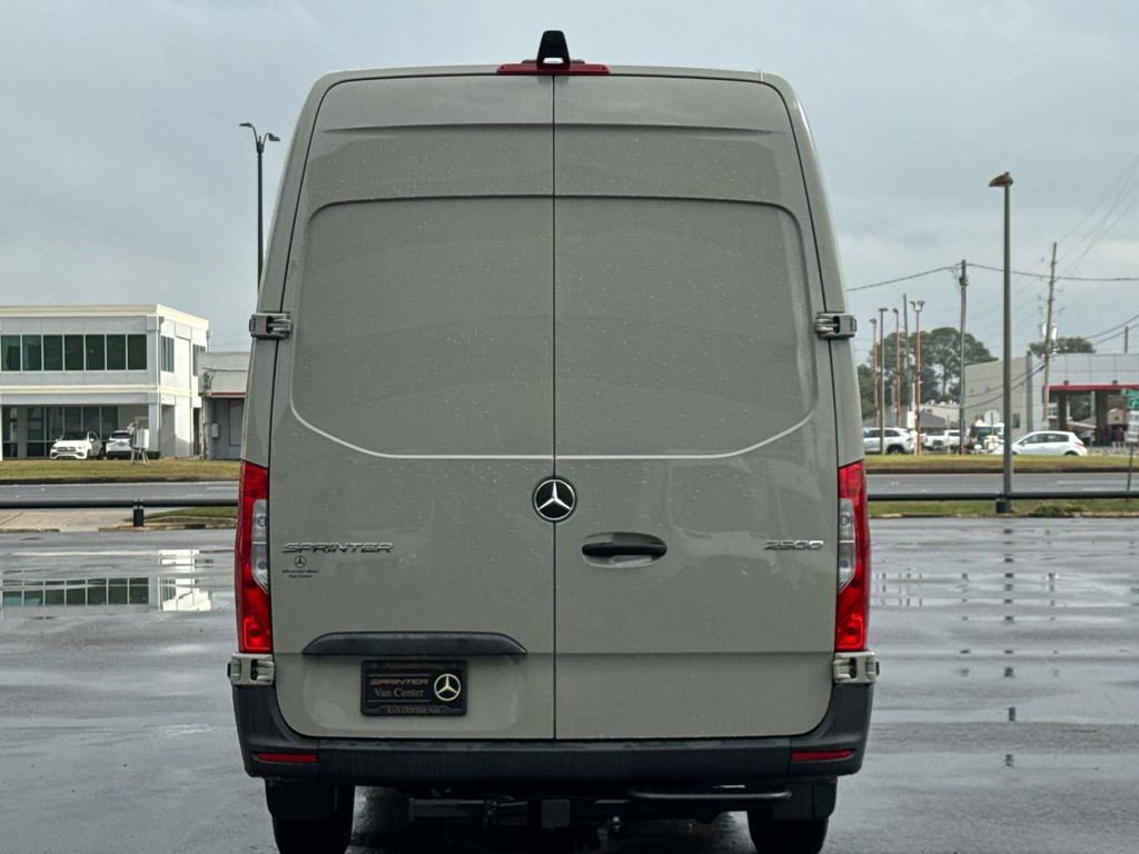 Used 2025 Mercedes-Benz Sprinter 2500 image 4