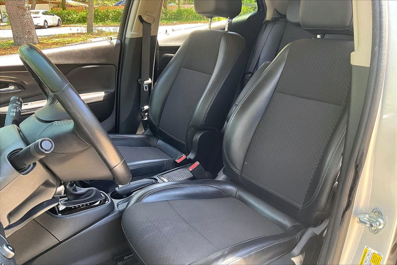 Used 2020 Buick Encore Preferred FWD image 18