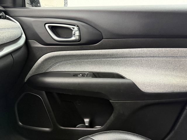 Used 2024 Jeep Compass Latitude image 24