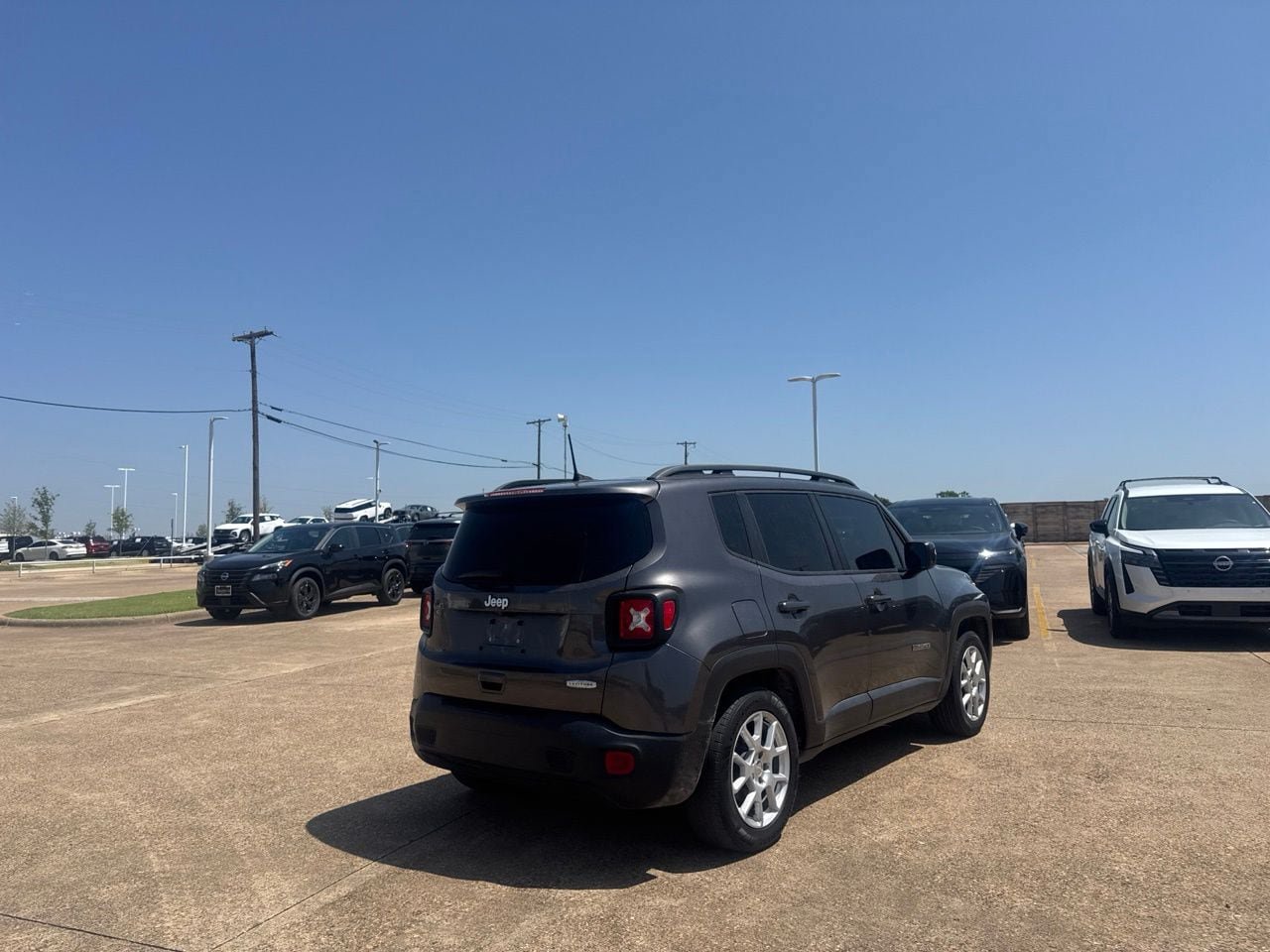 Used 2019 Jeep Renegade Latitude FWD image 19